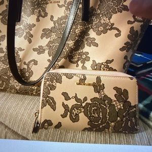 Michael Kors New Large Lacy Tote/Shopper and Zippy Wallet Set.Price is firm